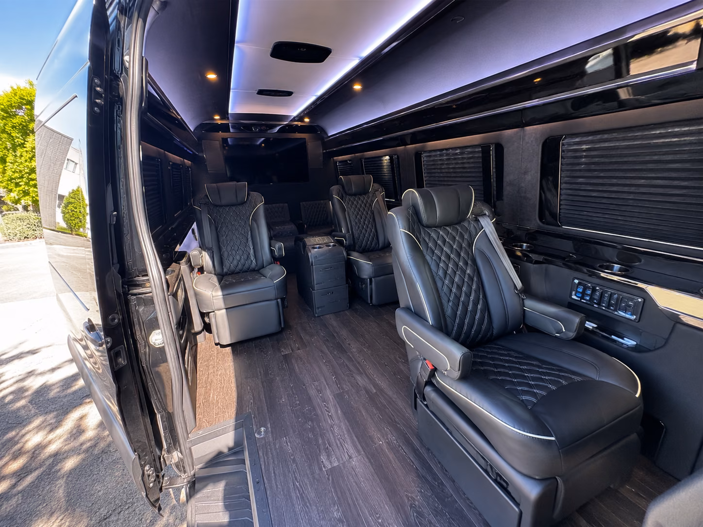 inglewood oxnard charter buses